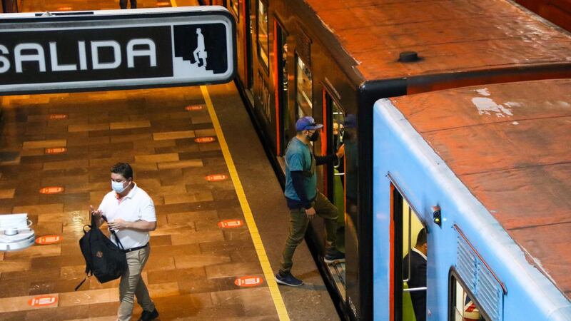 Metro de CDMX amanece con retrasos de 20 minutos: ¿Por qué la Línea 3 está ‘a reventar’ este miércoles?