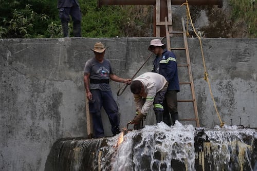 No pegó bien: Se reactiva fuga de agua en Xochimilco