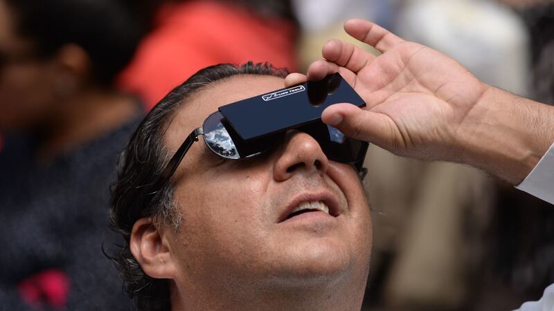 Eclipse solar anular 2023: ¿Qué pasa si ves directamente al Sol?