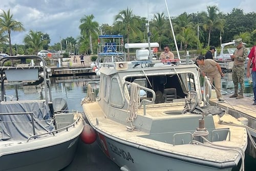 Embarcación de la Marina ‘arde’ en Cozumel: Explosión de contenedor deja 5 heridos