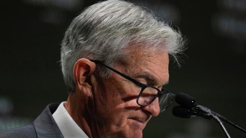 Aranceles ‘al rescate’: Política de Donald Trump seguirá pausando los recortes de la Fed