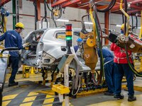 Trump se pone ‘compasivo’ y analiza poner ‘freno’ (temporal) a los aranceles de autos