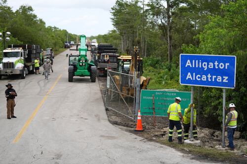 ‘Alcatraz de los Caimanes’: ¿Qué se sabe de la demanda de migrantes por acceso jurídico?