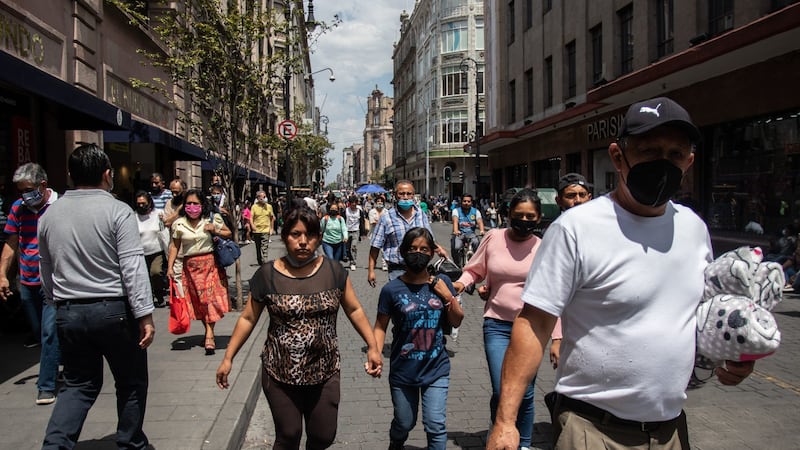 Sheinbaum admite alza de contagios en CDMX; ‘no hay incremento significativo en hospitalizaciones’