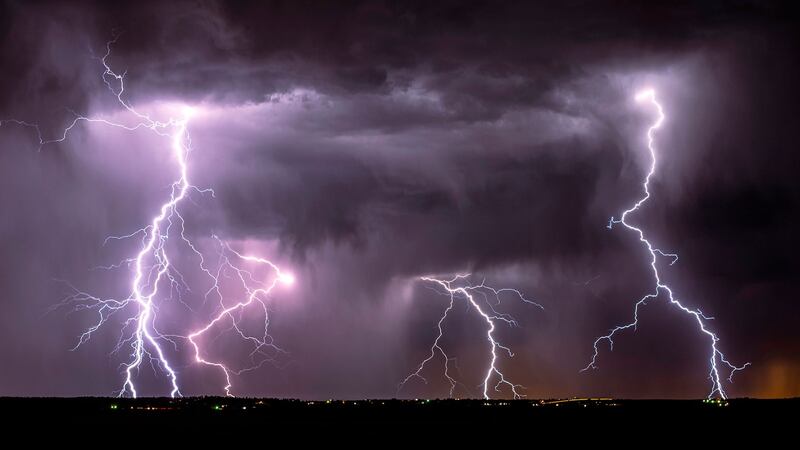 Tormenta eléctrica sin precedentes en India: Caen 61 mil rayos en dos horas y matan a 12 personas