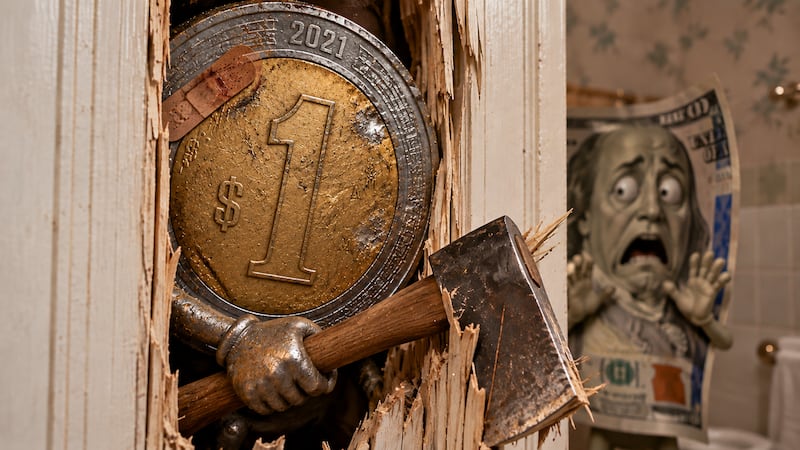 ‘El resplandor’ del peso: Rompe racha de caídas ante el dólar, pero pierde 46 centavos en la semana