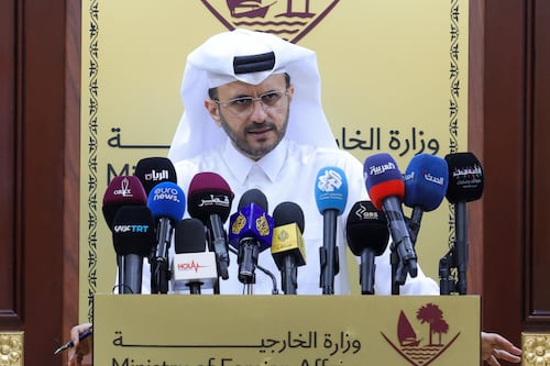 Irán amenaza con destruir el sector energético del Golfo Pérsico: Ataca refinería más grande de Qatar