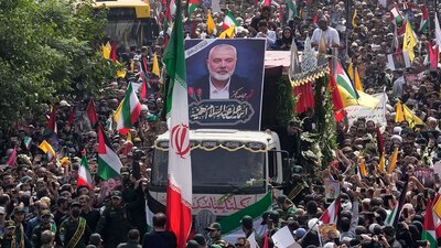 Haniyeh, radicado en Qatar, estuvo en Teherán para la toma de posesión del nuevo presidente de Irán