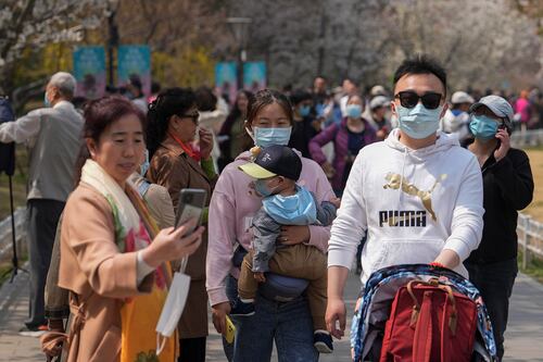 Shanghái cesa a tres funcionarios por respuesta ineficiente al brote de COVID-19