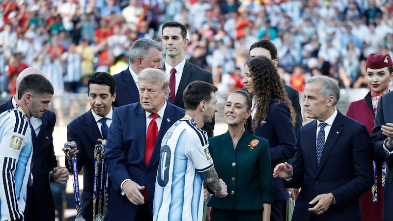 ¿Jugadores argentinos ignoraron a Sheinbaum en final del Mundial 2026? Esto dijo la presidenta