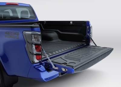 Isuzu D-MAX vista tres cuartos trasera con batea y bed liner