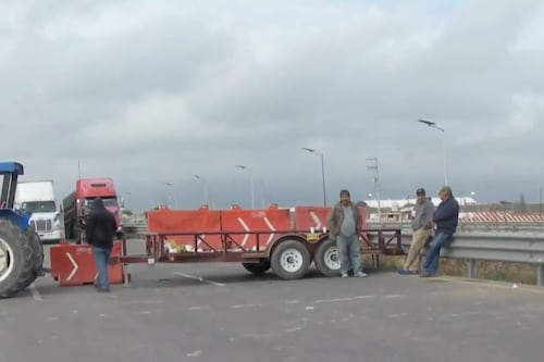 Bloquean entrada principal al AIFA por más de 26 horas: ¿Qué tramo obstruyen ejidatarios de Tonanitla?