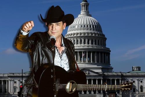 ‘Voy desvelado’ al Congreso de EU: Bobby Pulido gana primaria demócrata en distrito de Texas