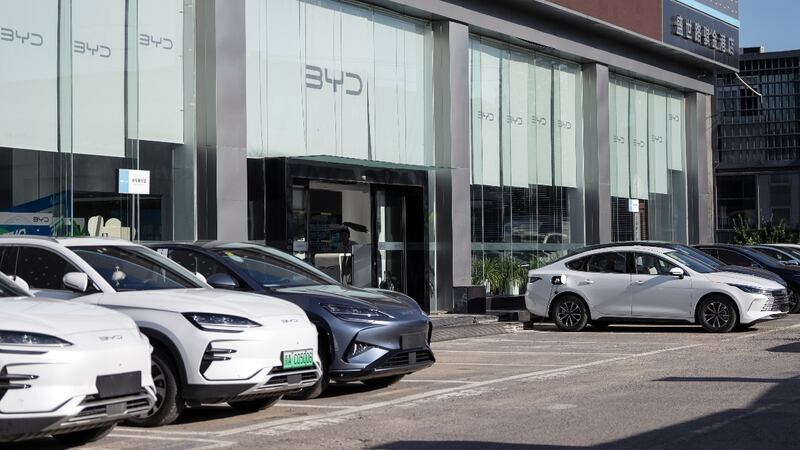 ‘Aumenta el temor en su calidad’: BYD retira 115 mil autos eléctricos por problemas con las baterías