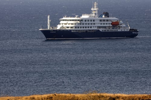 ‘Está muy grave’: Hombre con hantavirus no puede respirar y sufre neumonía; infectan a médico del crucero