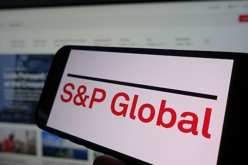 S&P deja nota de México en ‘BBB’, pero cambia perspectiva a negativa por deuda y bajo crecimiento