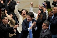 Exigen castigo a senador colombiano Miguel Uribe; lo acusan de hacer campaña anticipada cuando fue baleado