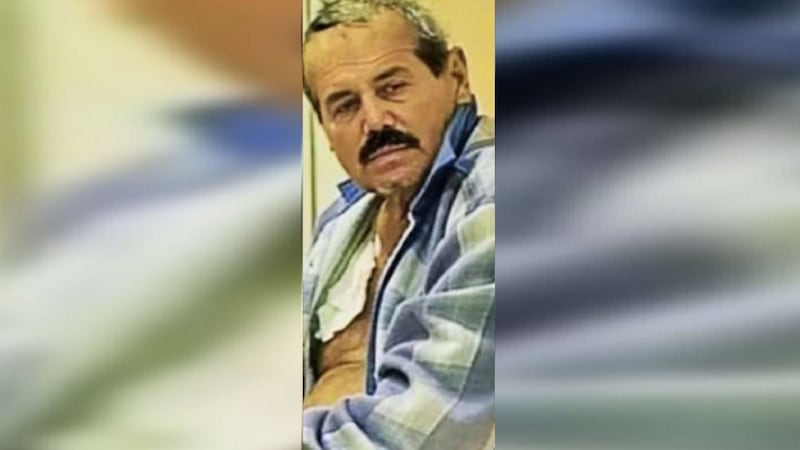 ‘El Mayo’ Zambada aparece ante el juez en silla de ruedas, con pants y Crocs: ‘Se ve desmejorado’