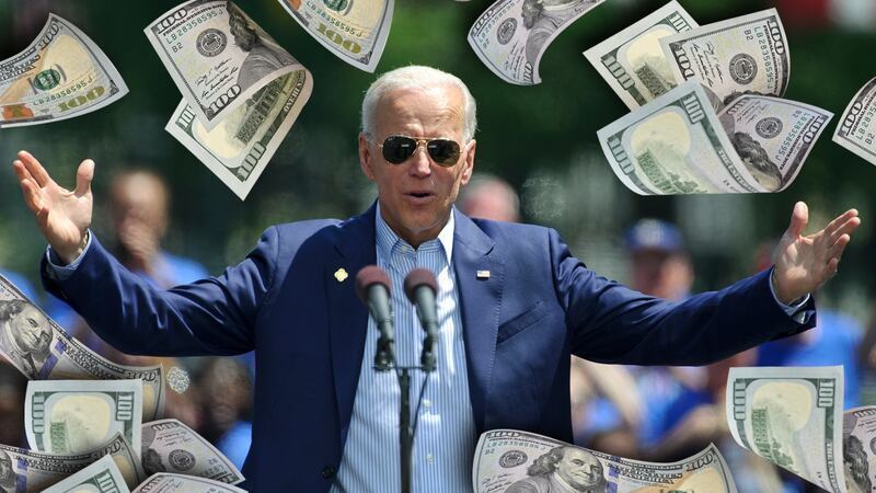 Biden ‘se la vuela’: Propone que aerolíneas den millas, efectivo y alimentos por vuelos retrasados