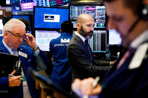 Wall Street cierra con pérdidas tras incremento en precios del petróleo: ¿Cómo operó HOY?