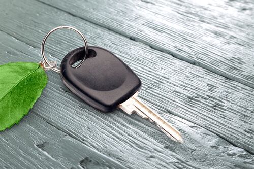 Ventajas financieras de comprar un auto 'verde'