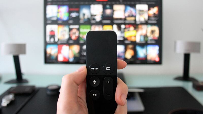 ¿Qué servicio de streaming tiene más películas y cuál es el más caro? Esto dice el IFT