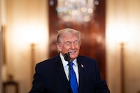 Trump amenaza a cárteles de ‘graves consecuencias’ si hieren a ciudadanos de EU en narcobloqueos