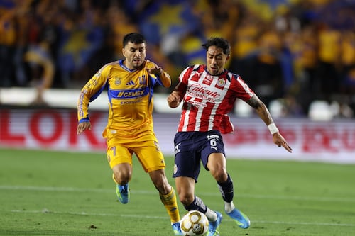 A un paso de las ‘semis’: Tigres ‘vapulea’ a las Chivas en la ida de los cuartos de final de la Liga MX