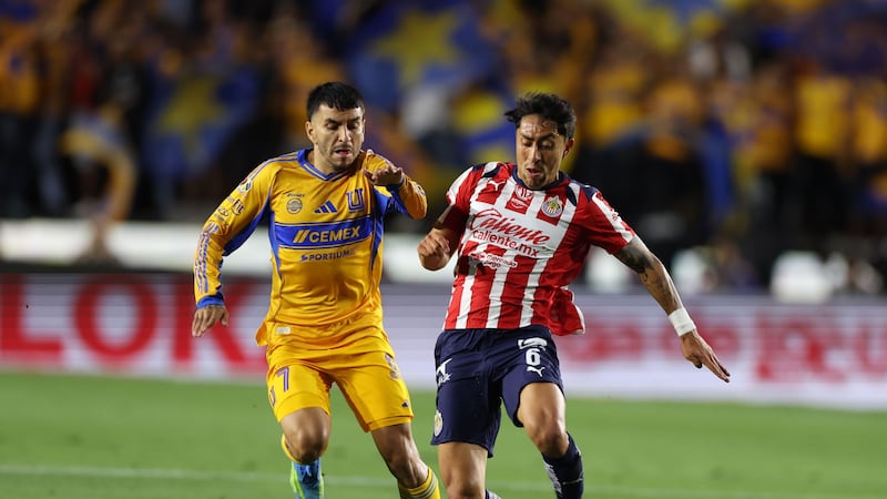 A un paso de las ‘semis’: Tigres ‘vapulea’ a las Chivas en la ida de los cuartos de final de la Liga MX