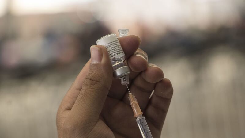 Dos menores reciben vacuna de Pfizer en Baja California gracias a un amparo