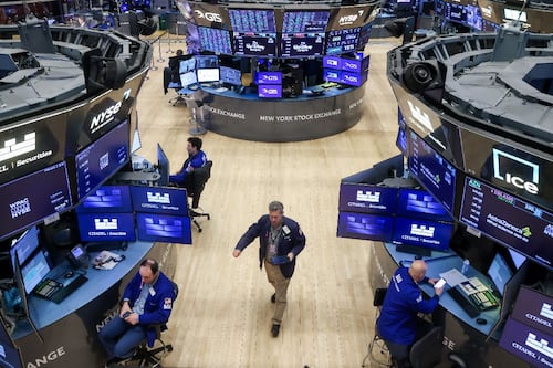 Wall Street abre con alza ante datos de empleo y consumo en EU: ¿Cómo opera HOY?