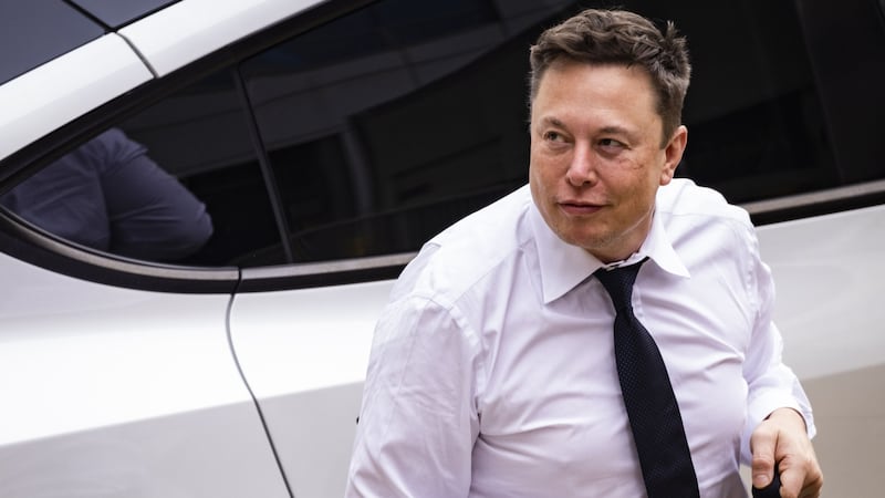 Nuevos textos ventilan disputa de 2018 de Elon Musk con fondo saudita