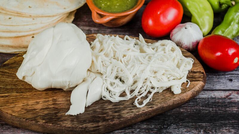 ¿Fan del queso Oaxaca? Estos son los riesgos de comprar quesillo al granel, según Profeco