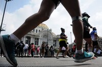 Maratón de CDMX 2022: Fiscalía investiga si le echaron ‘piquete’ a las bebidas de los corredores