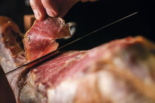 Jamón ibérico, pata negra y Jabugo: ¿Son lo mismo?