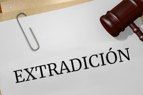 Extraditan a EU desde Italia a expolicía mexicano por narcotráfico