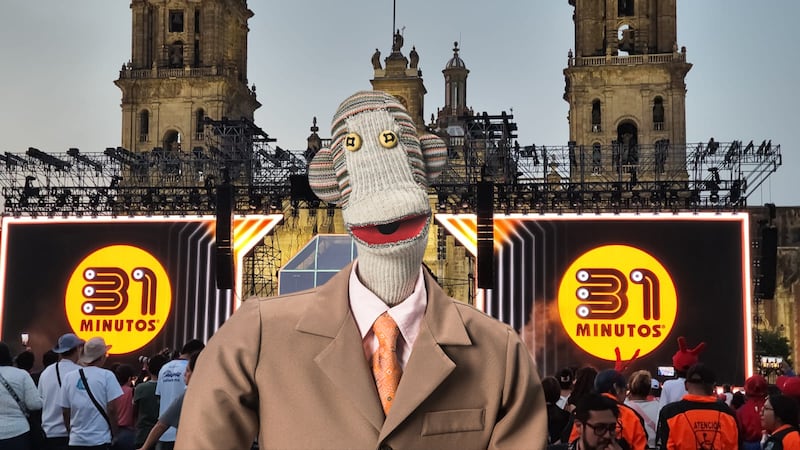 200 mil personas ‘bailan sin César’: 31 Minutos conquista el Zócalo de CDMX