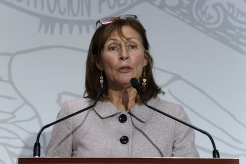 Tatiana Clouthier trabajará en aislamiento, estuvo el viernes con AMLO