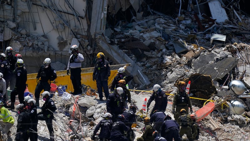 Colapso de edificio en Miami: Condominio cercano es declarado inseguro y los habitantes son evacuados