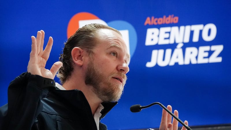 PAN ‘cierra filas’ y nombra a Santiago Taboada como su candidato para la CDMX