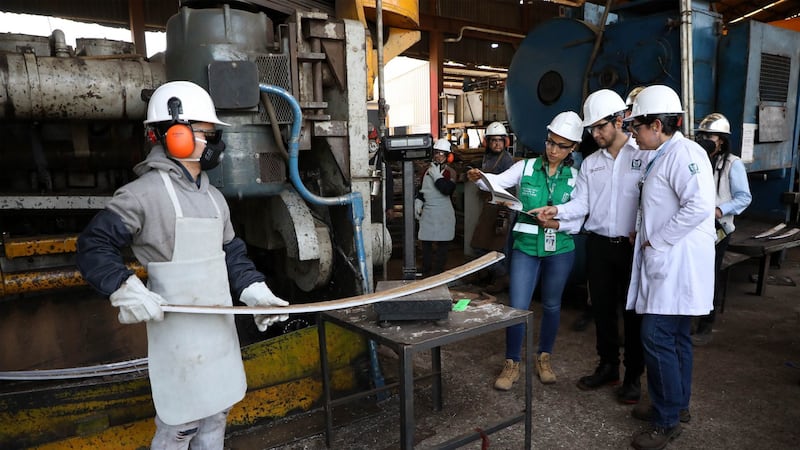 IP advierte: Recorte de jornada laboral sin incentivos cerrará cientos de negocios