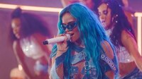 ‘¿Sentada en la silla?’: El regaño de Karol G por el que la comparan con Lucía Méndez