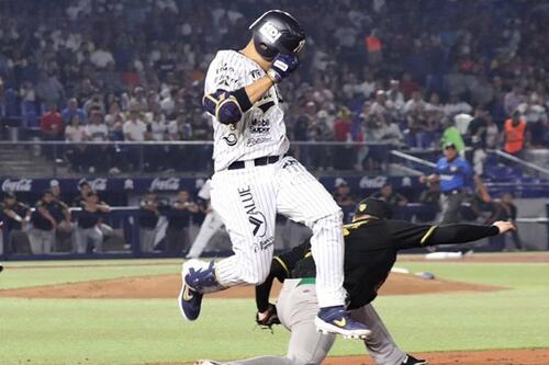 Sultanes barren 7-1 a los Leones con rally de 6 carreras