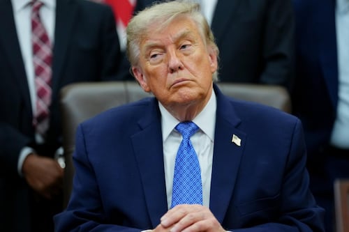 ‘Un mecanismo de disuasión’: Trump defiende aranceles y asegura que detuvo 8 guerras gracias a estos