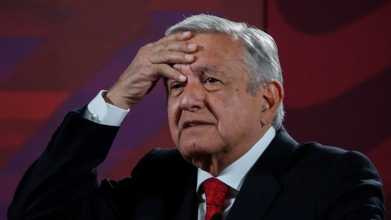 ‘Lorenzo Córdova da pena ajena’: AMLO por encuesta ‘escondida’ por el INE