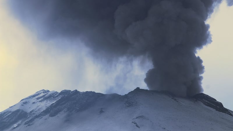 Volcán Popocatépetl: Así es una erupción estromboliana como la que tuvo este viernes