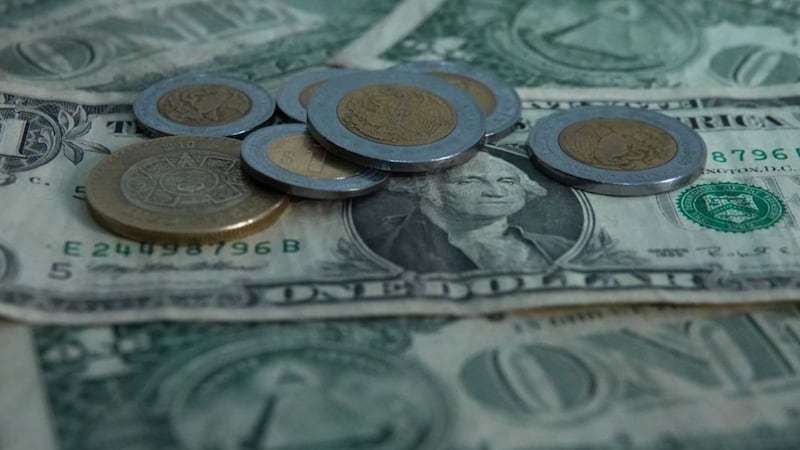 Peso ‘agarra vuelo’ ante el dólar en cierre de primera semana de agosto