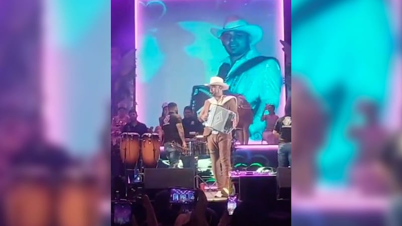 Narcocorridos para el ‘Chapo’ Isidro: Le cantan al rival de Los Chapitos durante un carnaval
