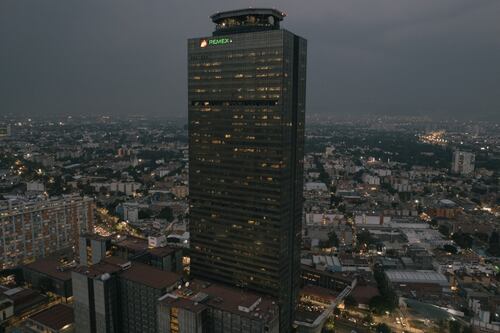 ¿Pemex se mete a la bolsa 12 mil mdd de deuda? Hacienda aclara la emisión de bonos