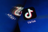 Muere niño en EU tras intentar un reto difundido en TikTok